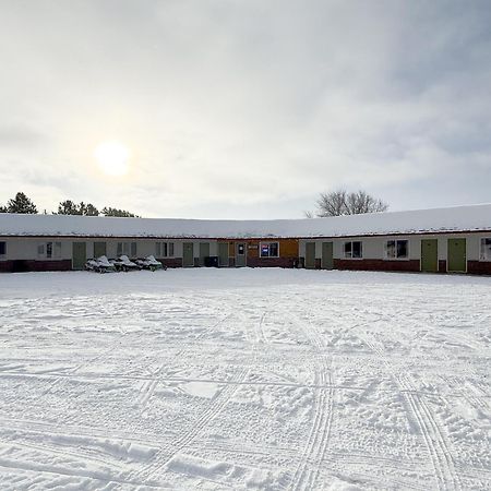 The Trail Inn - Newberry, Mi - Formerly Knollwood Inn - 13467 M-28 Екстер'єр фото