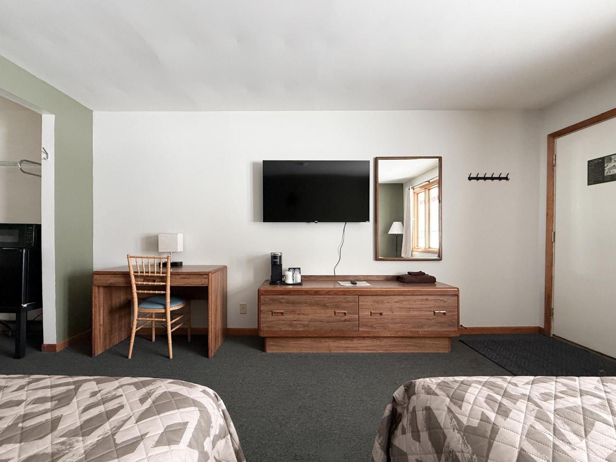 The Trail Inn - Newberry, Mi - Formerly Knollwood Inn - 13467 M-28 Екстер'єр фото