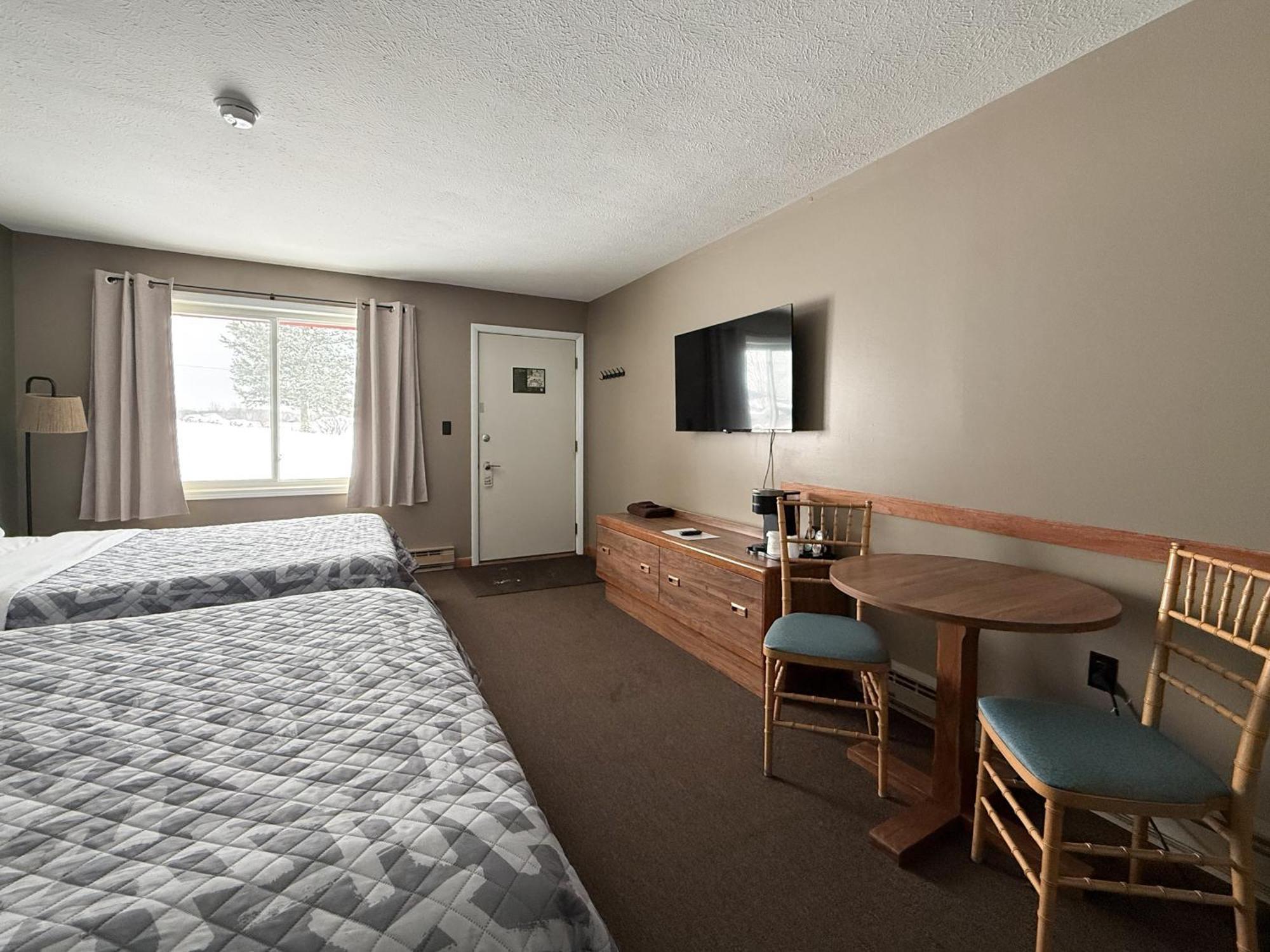 The Trail Inn - Newberry, Mi - Formerly Knollwood Inn - 13467 M-28 Екстер'єр фото